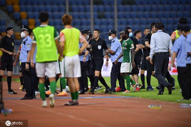 英超-布莱顿0-0西汉姆联 铁锤仍第6海鸥升第7北京时间3:30，英超第20轮西汉姆联主场迎战布莱顿。